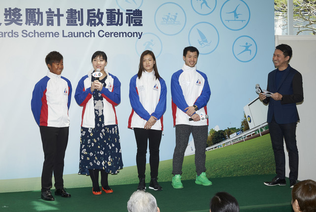Badminton players Lee Chun-hei (2nd right) and Chau Hoi-wah (3rd right), windsurfer Lo Sin-lam (1st left) and wheelchair fencer Yu Chui-yee (2nd left) are encouraged by the Jockey Club Athlete Incentive Awards Scheme.